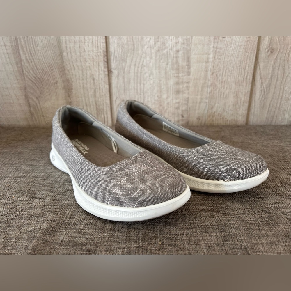 Sketchers Goga Max, Size 6.5